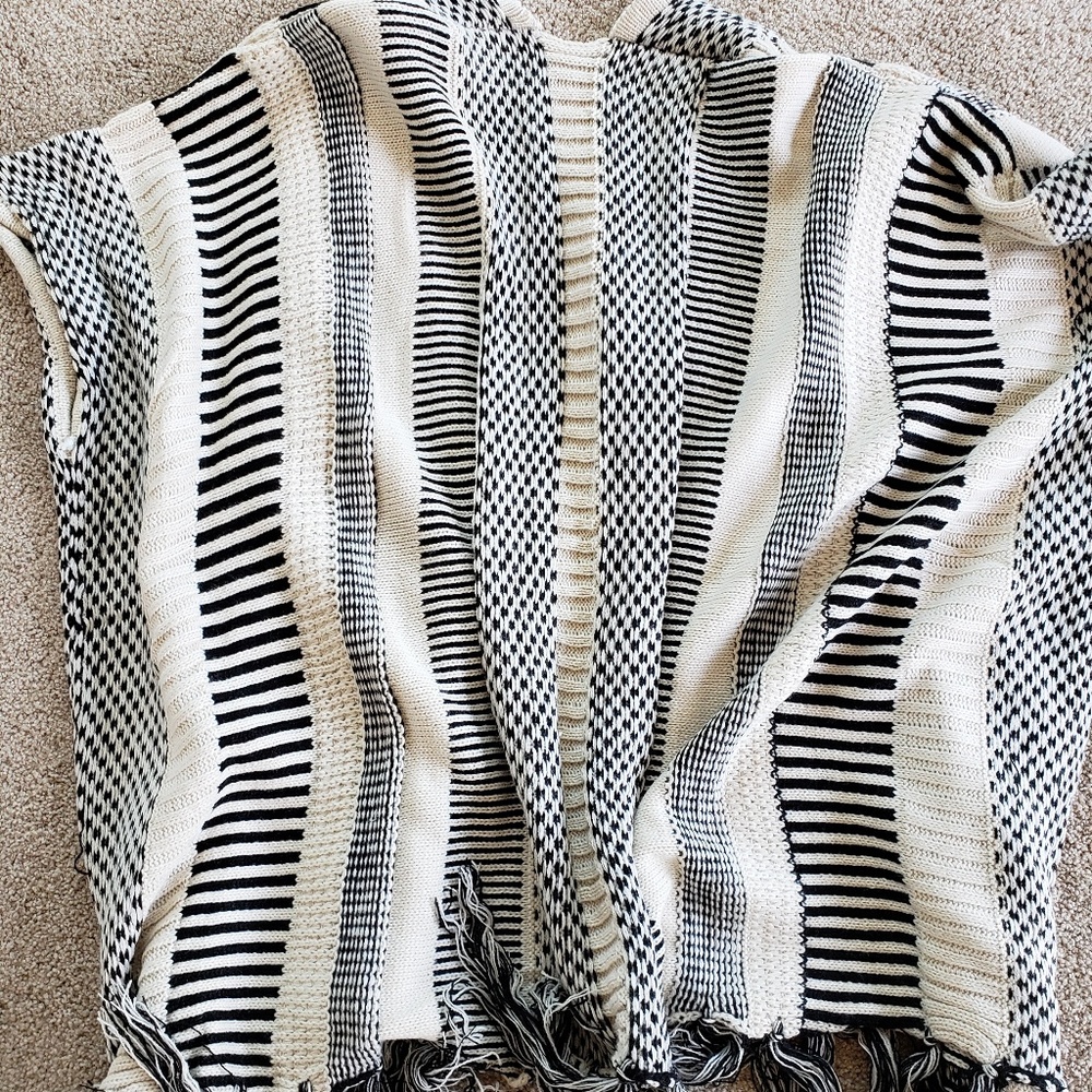 One size open poncho black and cream aztec